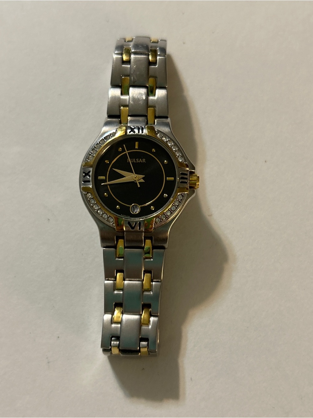 Vintage Pulsar Two Tone Crystal Date Watch Black Dial VX82-X371 AS IS